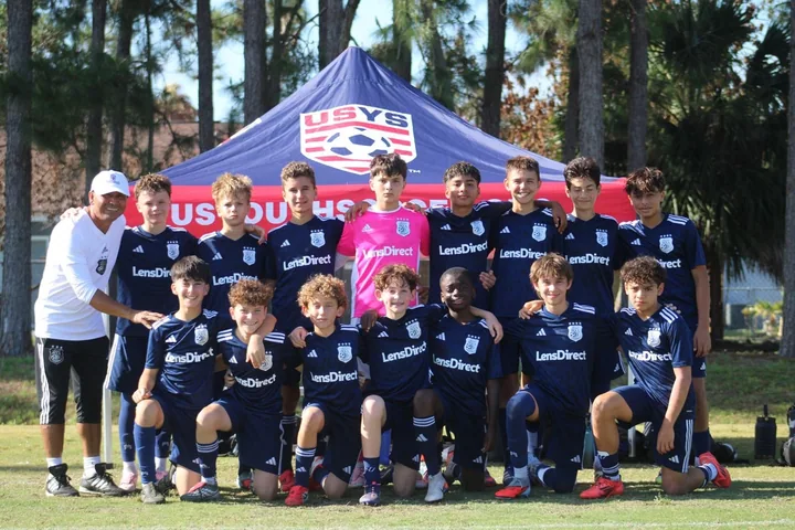 Team photo with Gavin in a pink goalkeeper shirt